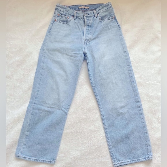 Levi's Denim - Ribcage Levi’s straight wide ankle jeans light blue wash